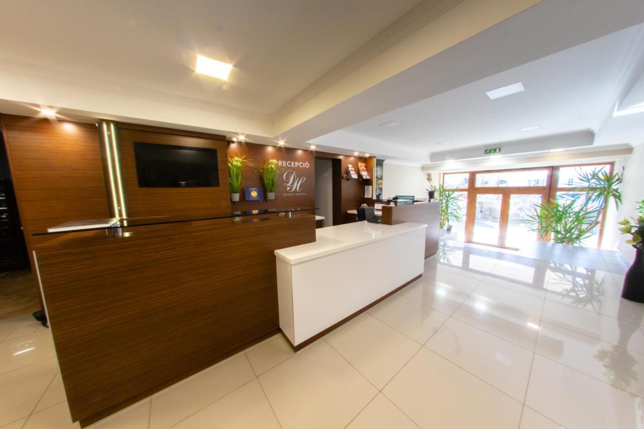 Dabas Hotel Buitenkant foto