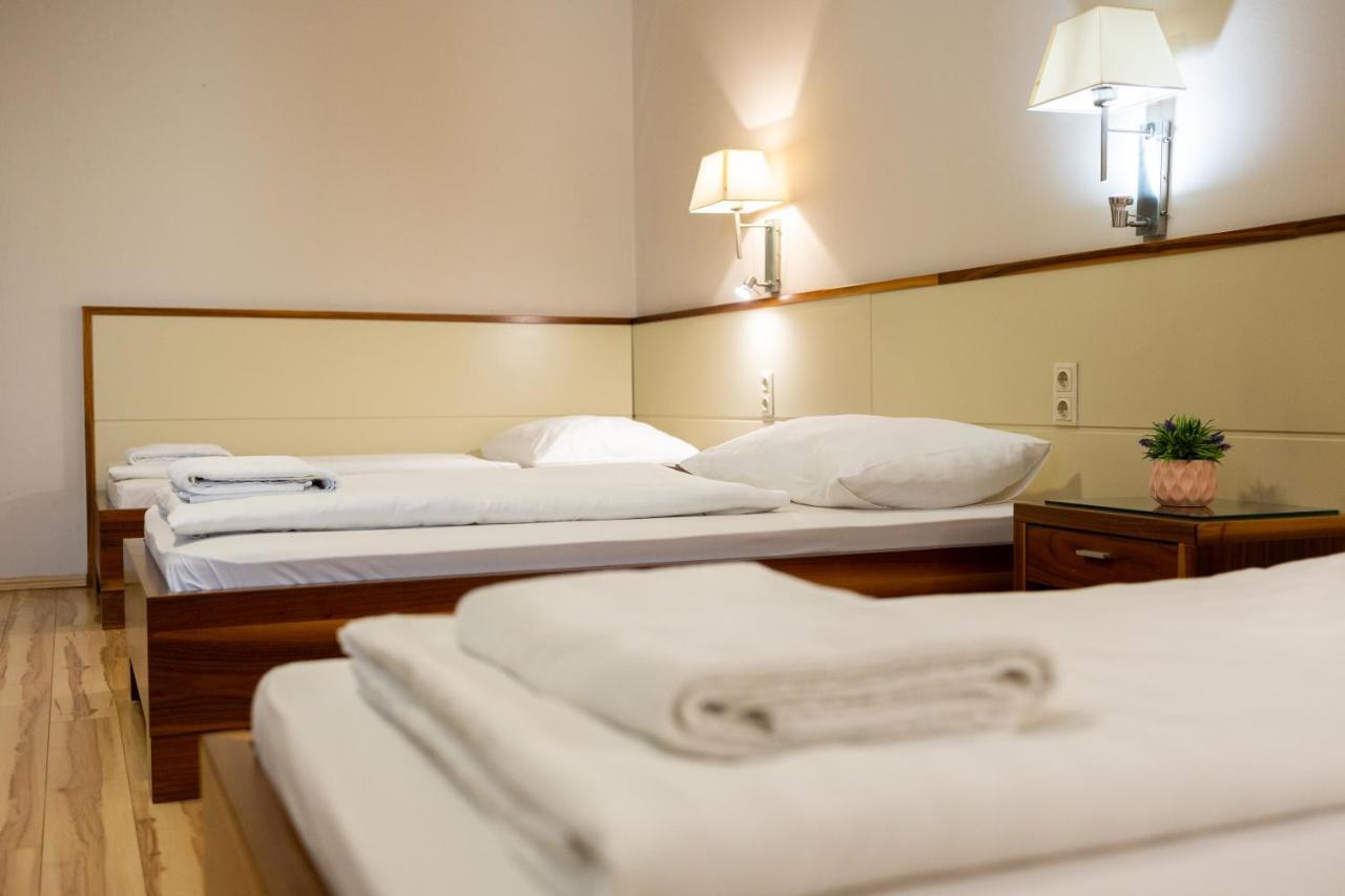 Dabas Hotel Buitenkant foto