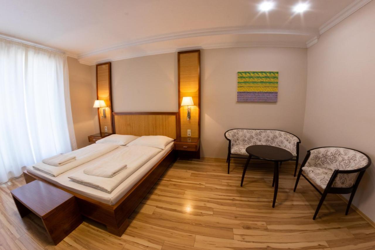Dabas Hotel Buitenkant foto