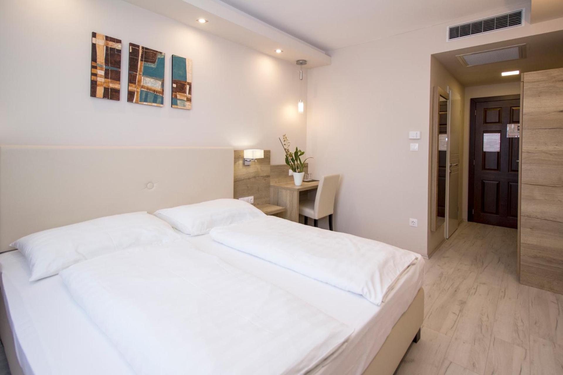 Dabas Hotel Buitenkant foto